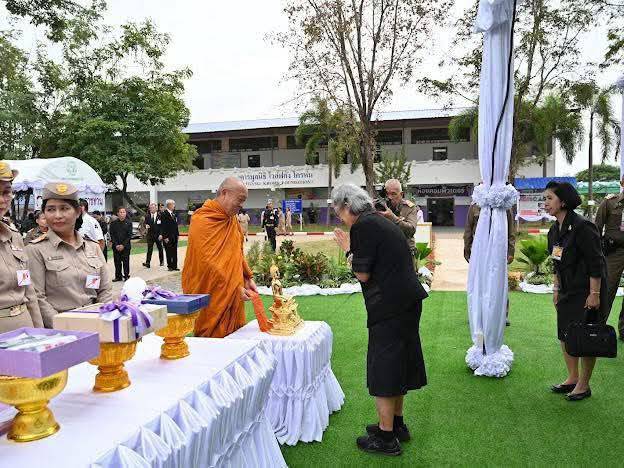 รับเสด็จสมเด็จพระกนิษฐาธิราชเจ้า กรมสมเด็จพระเทพรัตนราชสุดาฯ สยามบรมราชกุมารีฯ  ณ โรงเรียนบ้านสงเปลือยดงสามสิบ